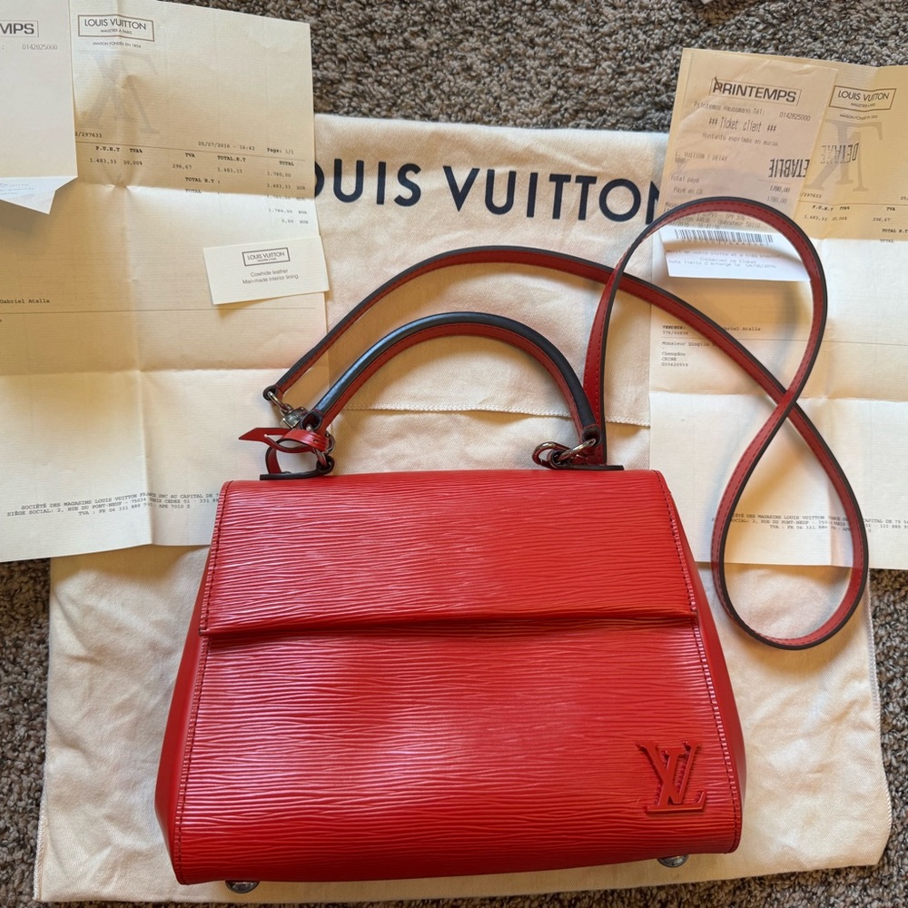 Louis Vuitton Cluny BB
Red Epi Crossbody Handbag Leather Strap Satchel.
